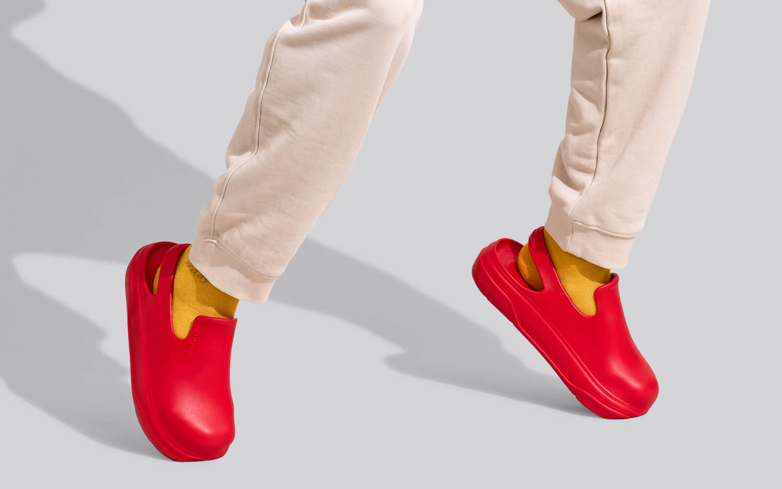 Cushers Clogs For Men : Red
